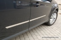 Nerezov� li�ty dve�� Dacia DUSTER -- od roku v�roby 2010- (4-d�ln� sada)